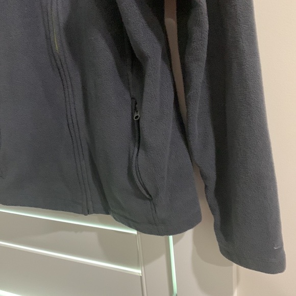 Women's Medium Grey Fleece Full-Zip Jacket See last pic for best color. Size Med - Picture 9 of 13